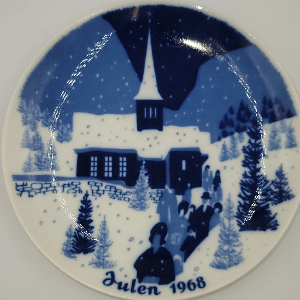 Royal Copenhagen Julen 1968 Christmas Plate The Last Church Boat Blue White 7in